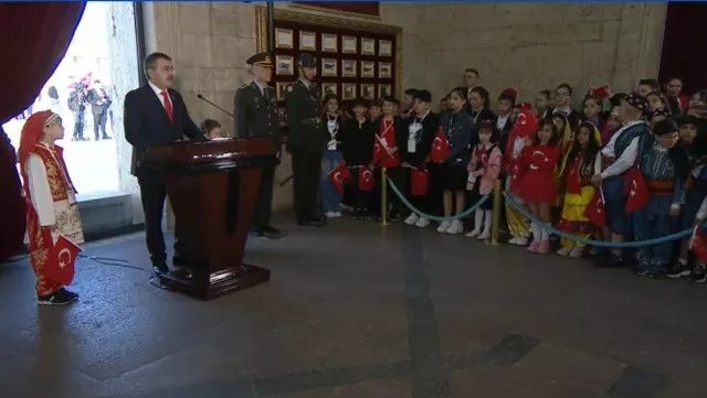 Türkiye 23 Nisan'ı kutluyor... Bakan Tekin çocuklarla Anıtkabir'i ziyaret etti 5