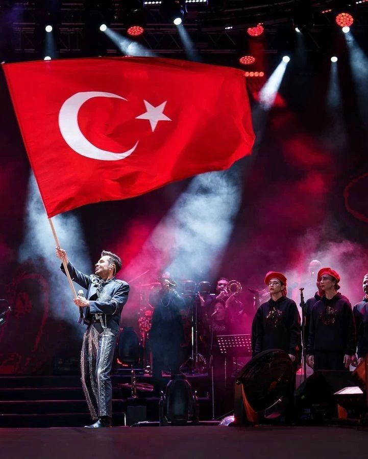 Ünlülerden 23 Nisan Ulusal Egemenlik ve Çocuk Bayramı paylaşımları 7