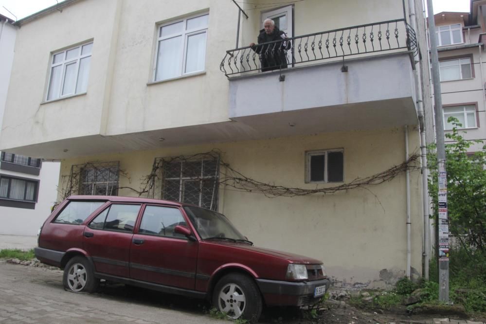 Emekli öğretmenin 17 yıllık çilesi: Hayalindeki Tofaş Kartal evinin önünde çürüyor! 4