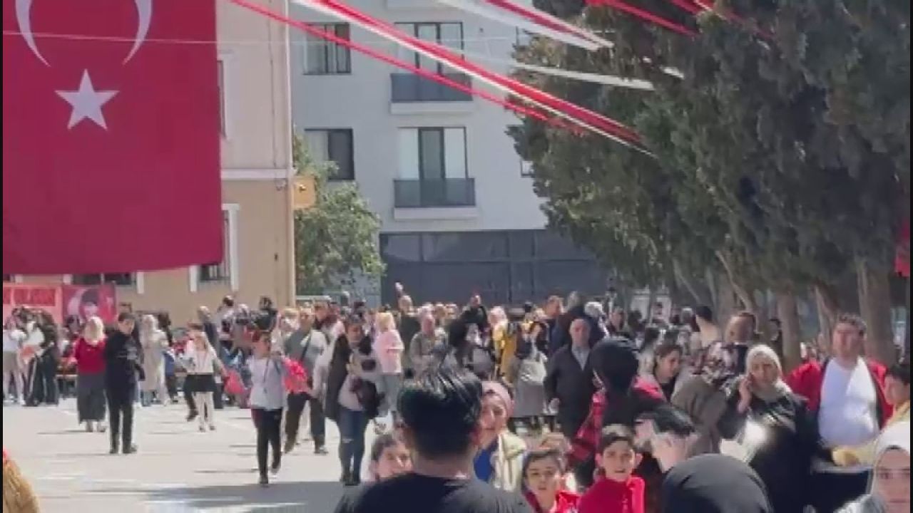 Avcılar'da öğrenciler depreme 23 Nisan gösterilerinde yakalandı, okuldaki panik kamerada 6