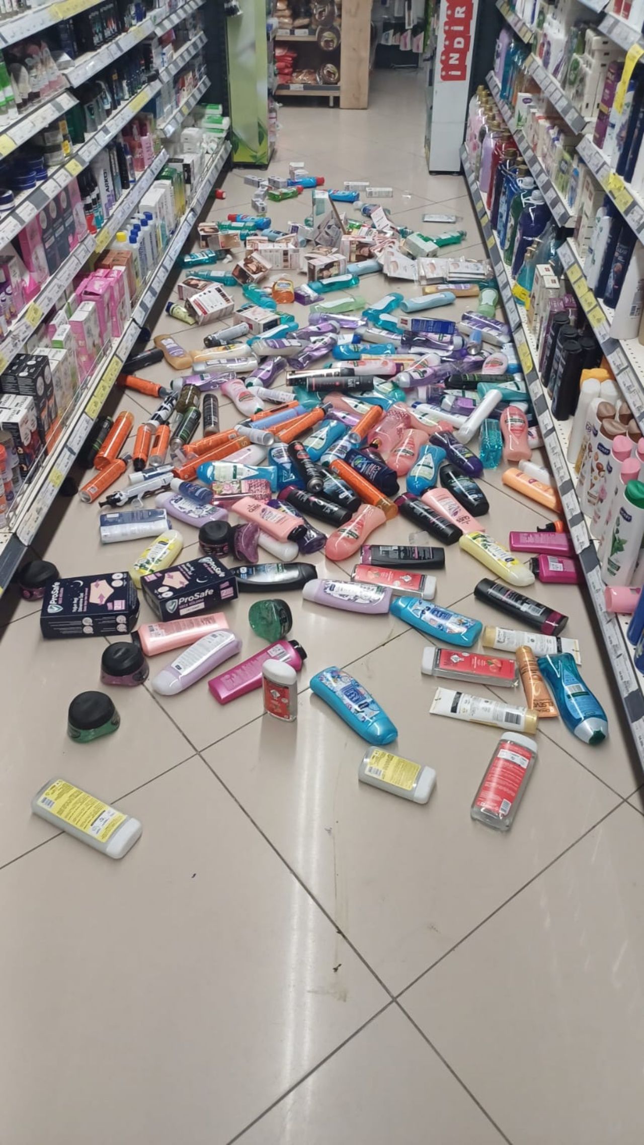 İstanbul depreminde kritik anlar! Telefonlara saniyeler önce uyarı geldi 2
