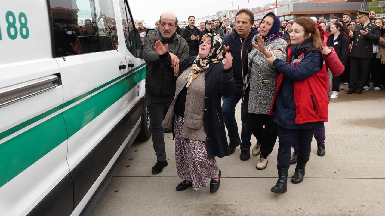 Trabzon’a şehit ateşi düştü! Şehit Piyade Uzman Onbaşı Berat Mecit Day'ın cenazesi evine getirildi 5