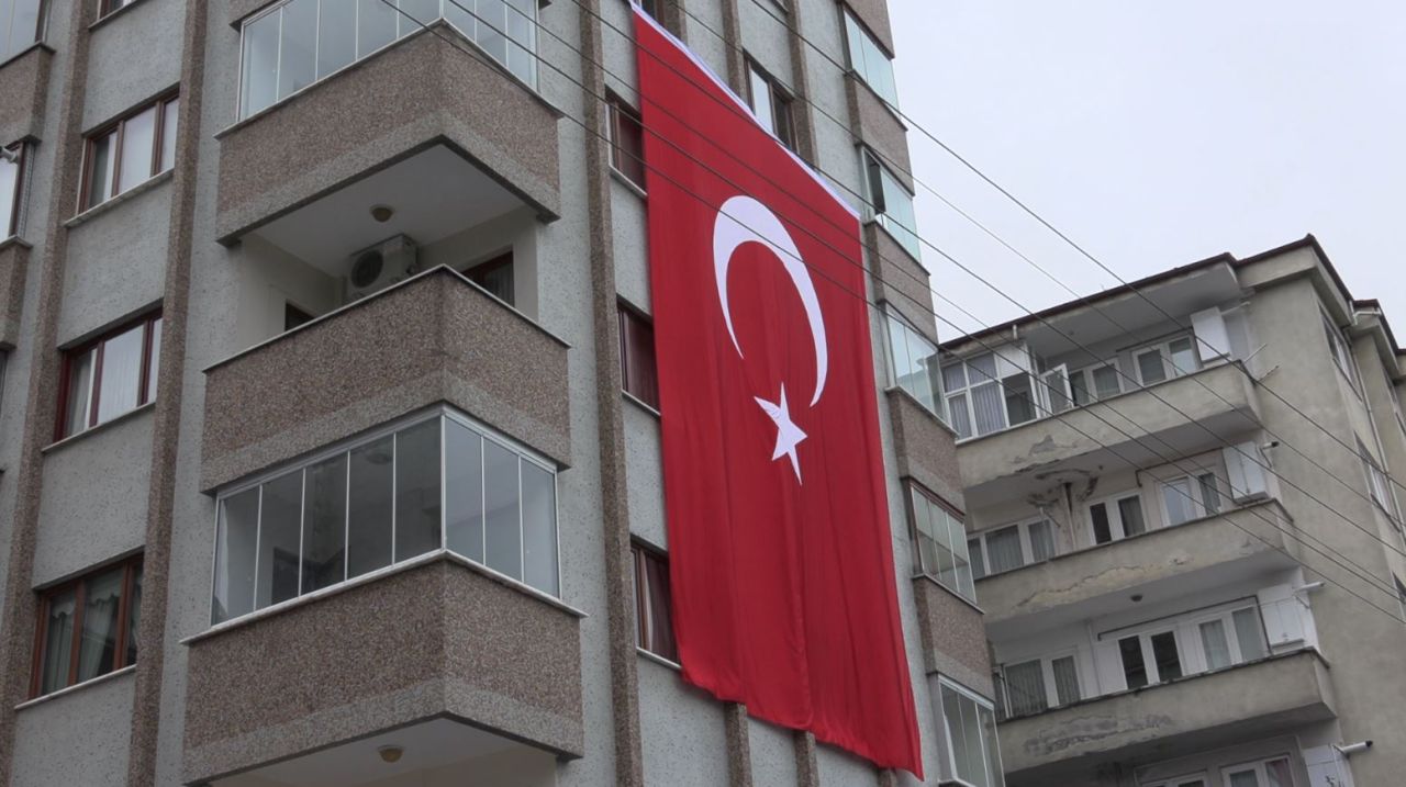Trabzon’a şehit ateşi düştü! Şehit Piyade Uzman Onbaşı Berat Mecit Day'ın cenazesi evine getirildi 2