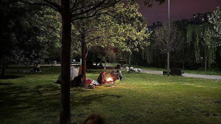 Deprem korkusu geceye taştı! İstanbul’da vatandaşın çadır nöbeti başladı! 4