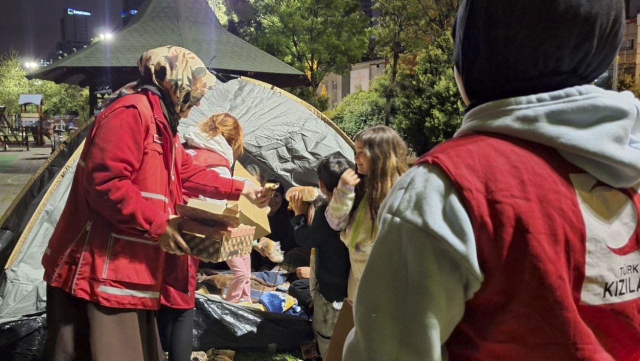 Türk Kızılay’dan İstanbul depremi sonrası kesintisiz destek 4