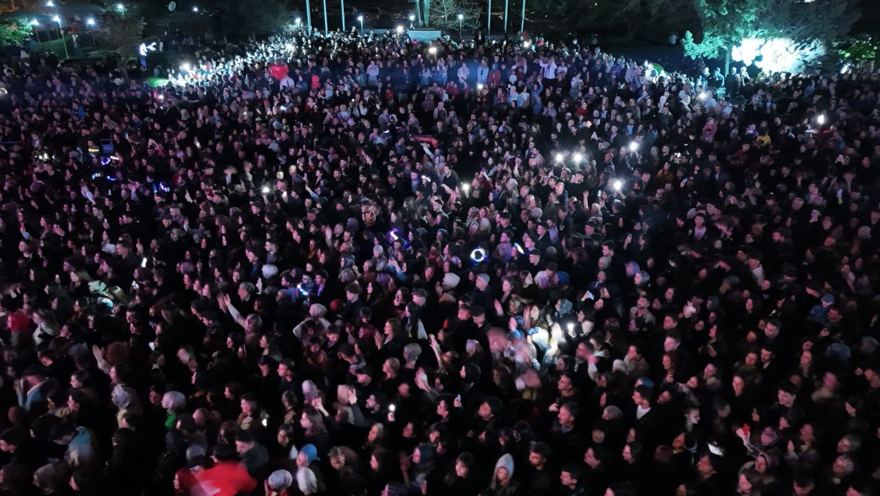 Rafet El Roman’la Kırıkkale’de 23 Nisan coşkusu: Meydan doldu taştı 5