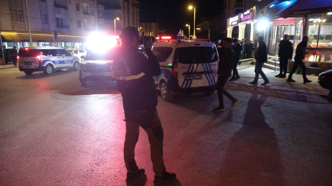 Malatya’da dürümcüde bıçaklı kavga: İnşaat işçisi yaralandı 4