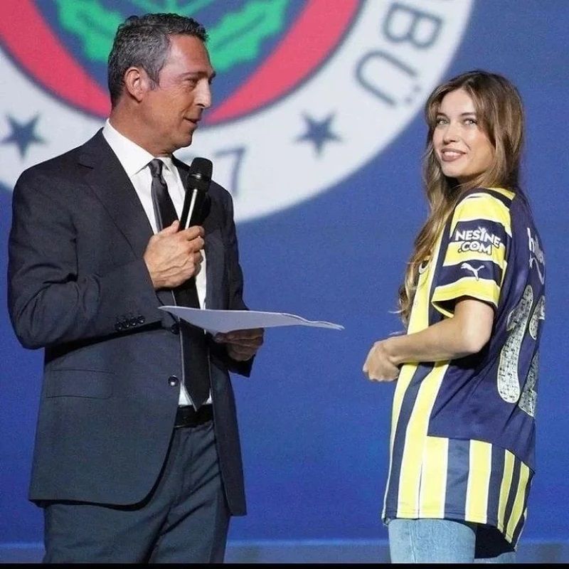 Galatasaray'ın teknik direktörü Okan Buruk ile Fenerbahçeli güzel oyuncu Afra Saraçoğlu aşk mı yaşıyor? 4