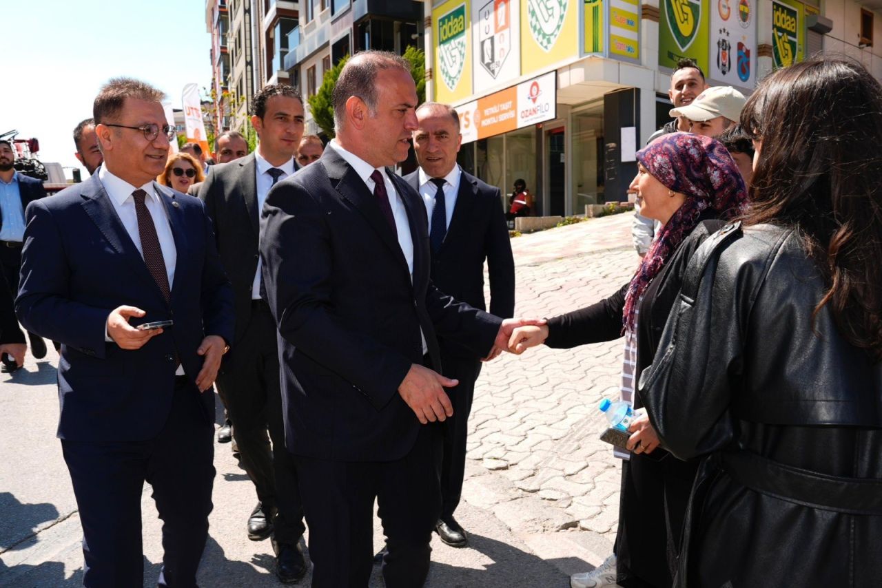 Sancaktepe Belediyesi depremzedelerin yanında! Tesisler açıldı, sıcak ikramlar dağıtıldı 4