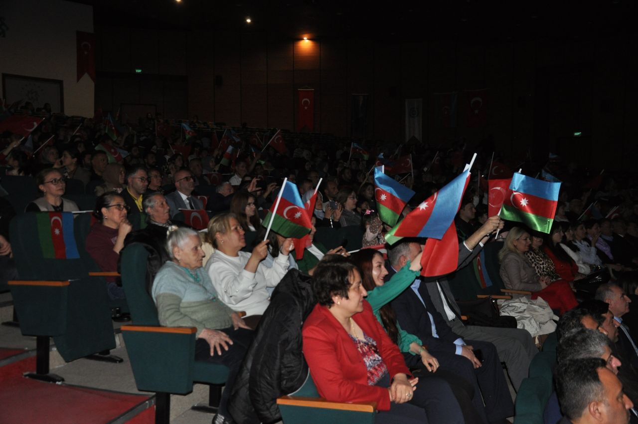 Kars’ta dostluk rüzgârı: Azerbaycan-Türkiye Kültür Buluşması coşkuyla geçti 1