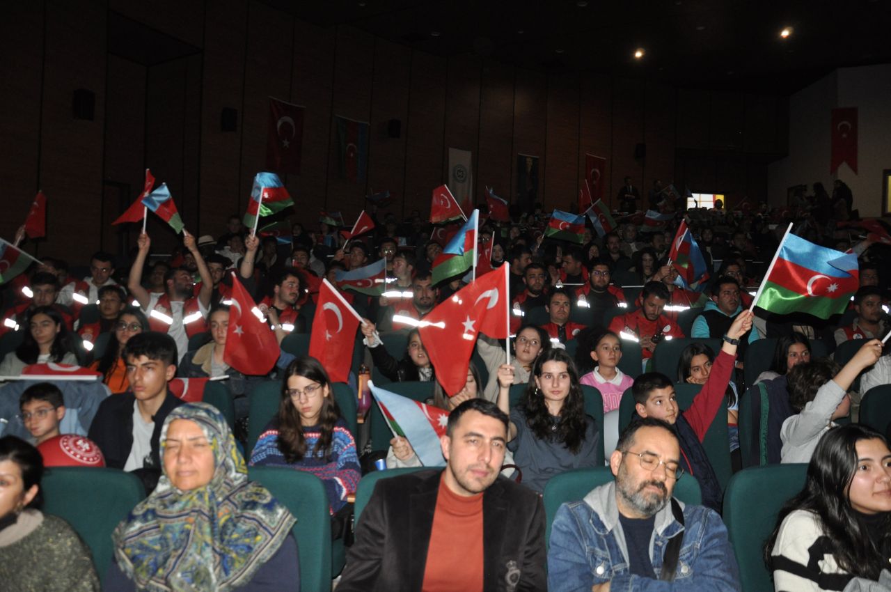 Kars’ta dostluk rüzgârı: Azerbaycan-Türkiye Kültür Buluşması coşkuyla geçti 2