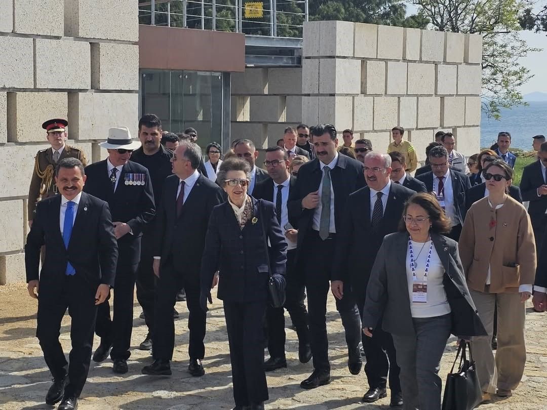 Kraliyet Prensesi Anne, Çanakkale’de Seddülbahir Kalesi’ni ziyaret etti 3