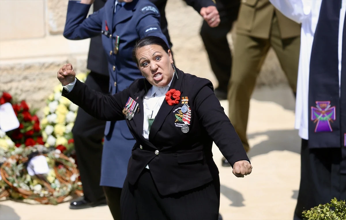 Gelibolu'da bir klasik: Anzak askerleri haka dansıyla anıldı! 17