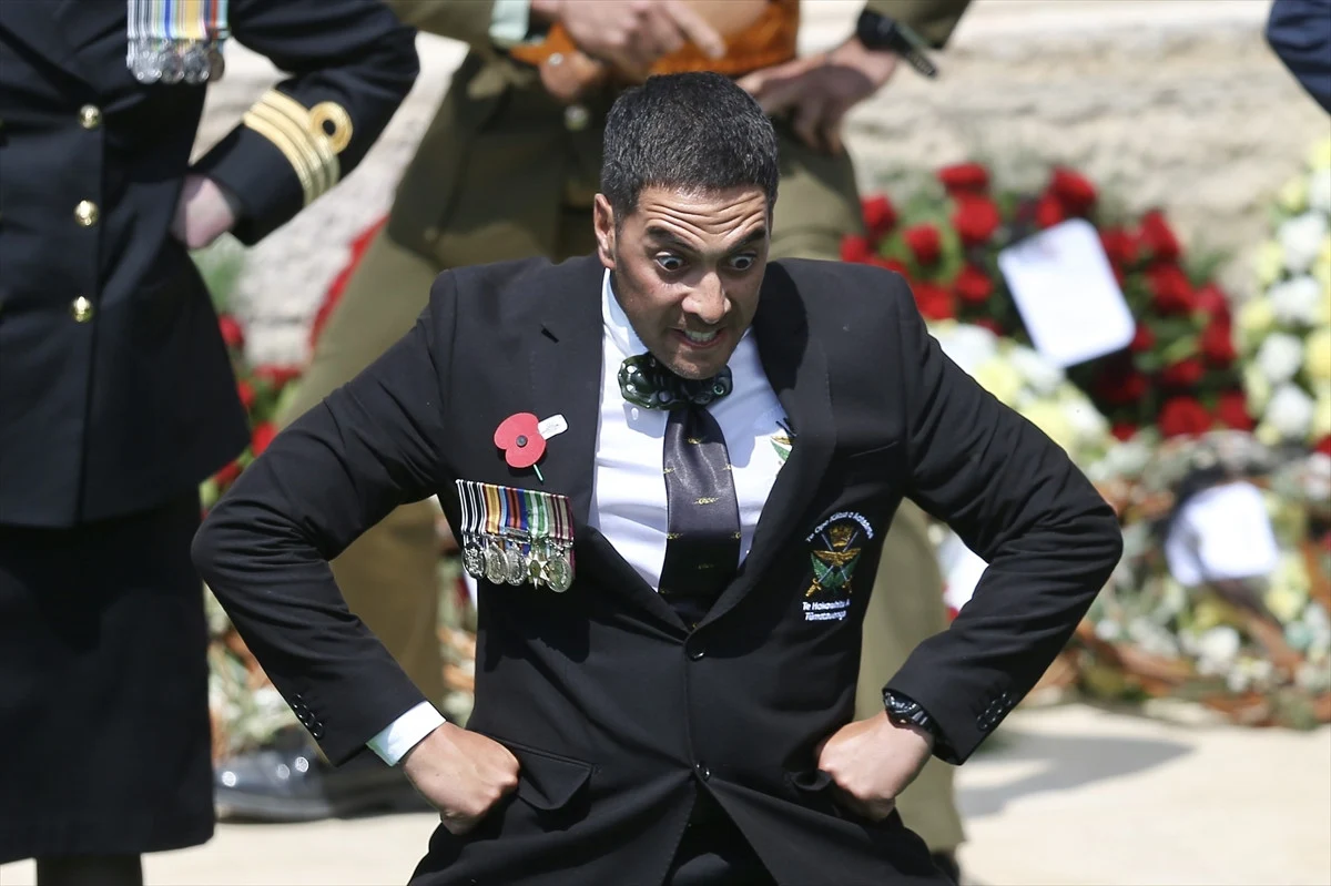 Gelibolu'da bir klasik: Anzak askerleri haka dansıyla anıldı! 10