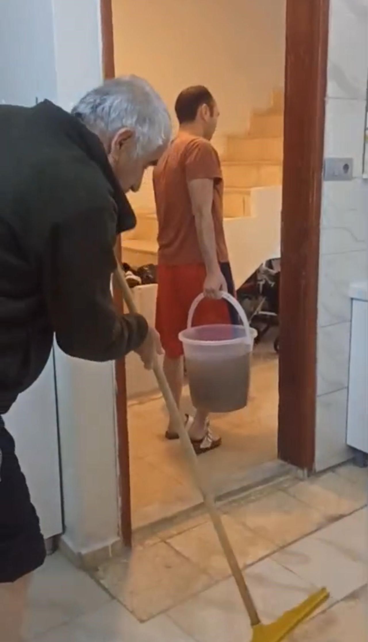 Yağmur hayatı felç etti, çocukları caddede yüzdü, Adana'nın altyapı sorunu gözler önüne serildi 2