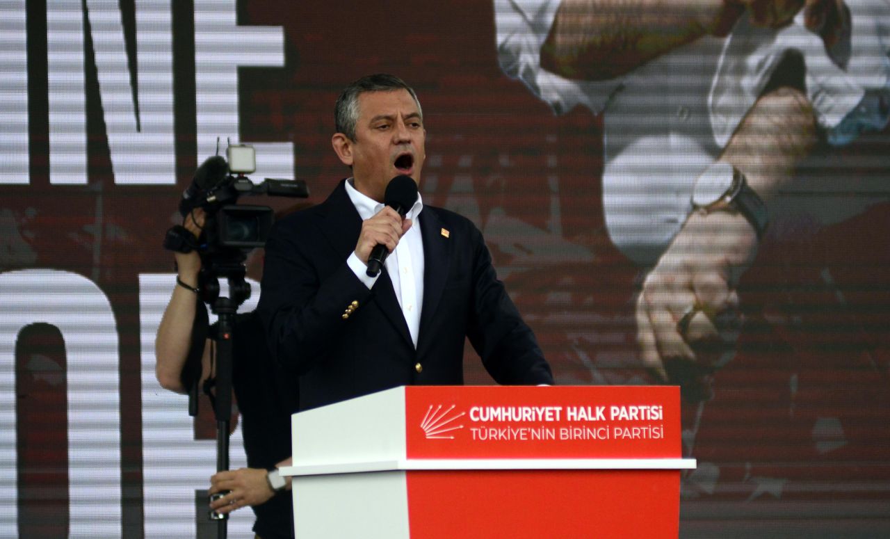 Özgür Özel siyaseti bırakacağını açıkladı, Milli Eğitim Bakanına hakaret etti 1