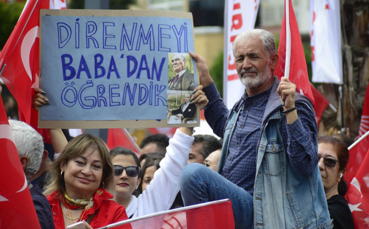 Özgür Özel siyaseti bırakacağını açıkladı, Milli Eğitim Bakanına hakaret etti 5