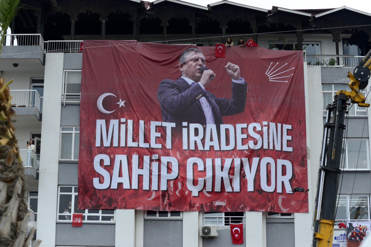 Özgür Özel siyaseti bırakacağını açıkladı, Milli Eğitim Bakanına hakaret etti 9