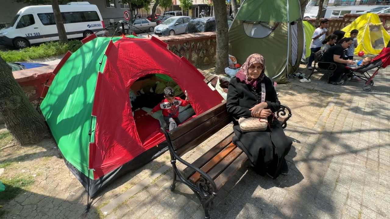 Avcılar sakinleri 3 gündür evlerine giremiyor, parklar çadır kent oldu 7