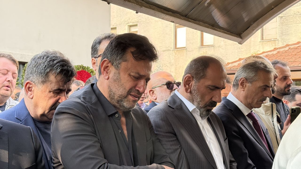 Futbol camiası cenazede: Bülent Uygun'un kızı Almina Tude Uygun Sapanca'da toprağa verildi 8