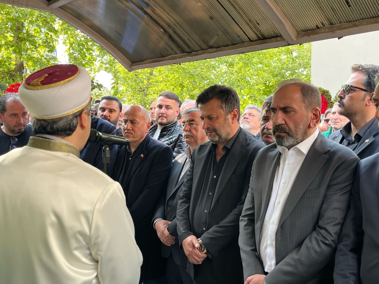 Futbol camiası cenazede: Bülent Uygun'un kızı Almina Tude Uygun Sapanca'da toprağa verildi 1