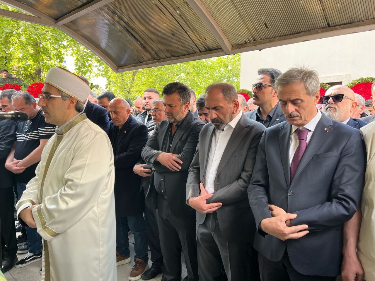 Futbol camiası cenazede: Bülent Uygun'un kızı Almina Tude Uygun Sapanca'da toprağa verildi 3