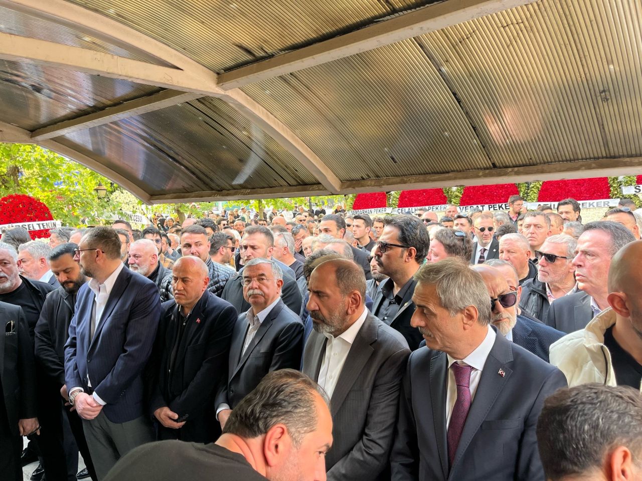 Futbol camiası cenazede: Bülent Uygun'un kızı Almina Tude Uygun Sapanca'da toprağa verildi 2