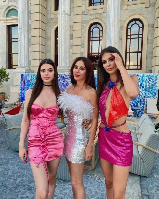 ''Zengin koca avcıları' yorumlarına sinirlenen Deren Talu ve Derin Talu'dan olay açıklama! "İstesek zengin koca bulurduk" 1