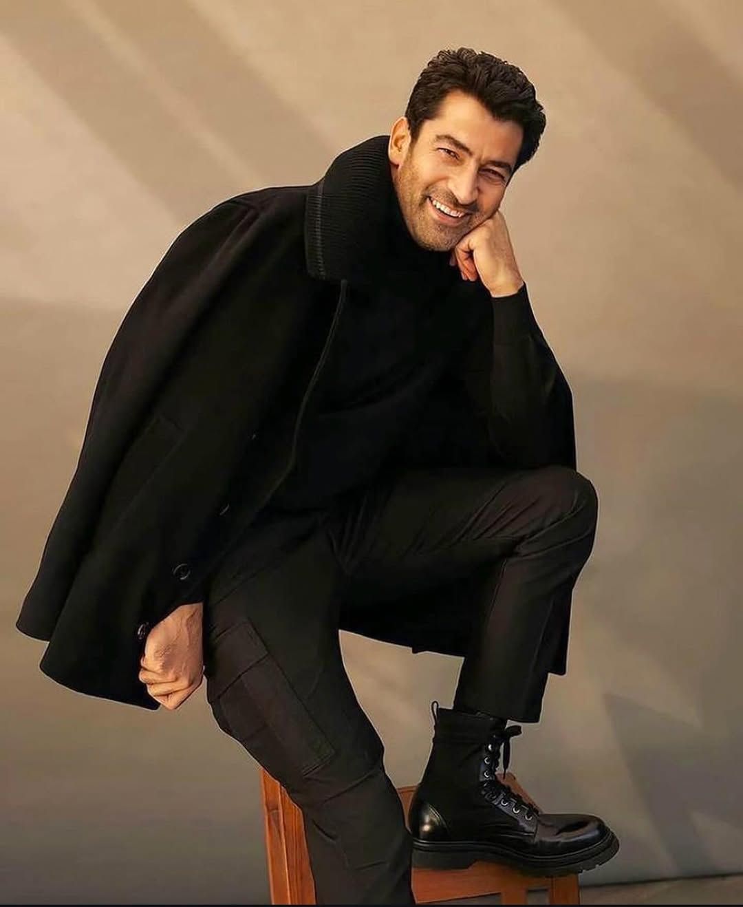 Kenan İmirzalıoğlu, uzun bir aranın ardından setlere geri dönüyor! Alacağı ücret dudak uçuklattı 1