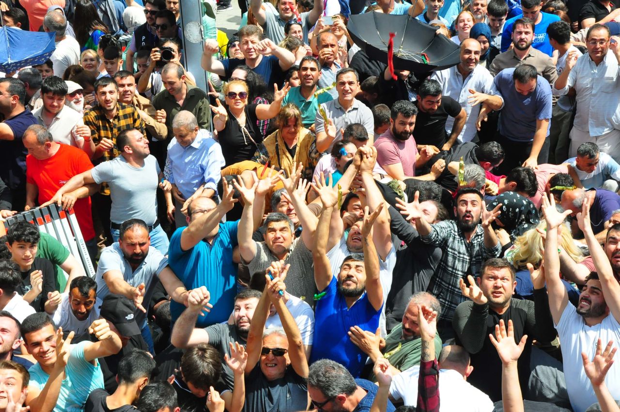 Uluslararası Manisa Mesir Macunu Festivali: 20 dakikada 8 ton mesir macunu saçıldı 6