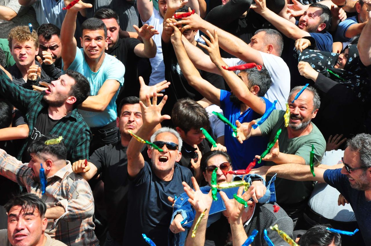 Uluslararası Manisa Mesir Macunu Festivali: 20 dakikada 8 ton mesir macunu saçıldı 2
