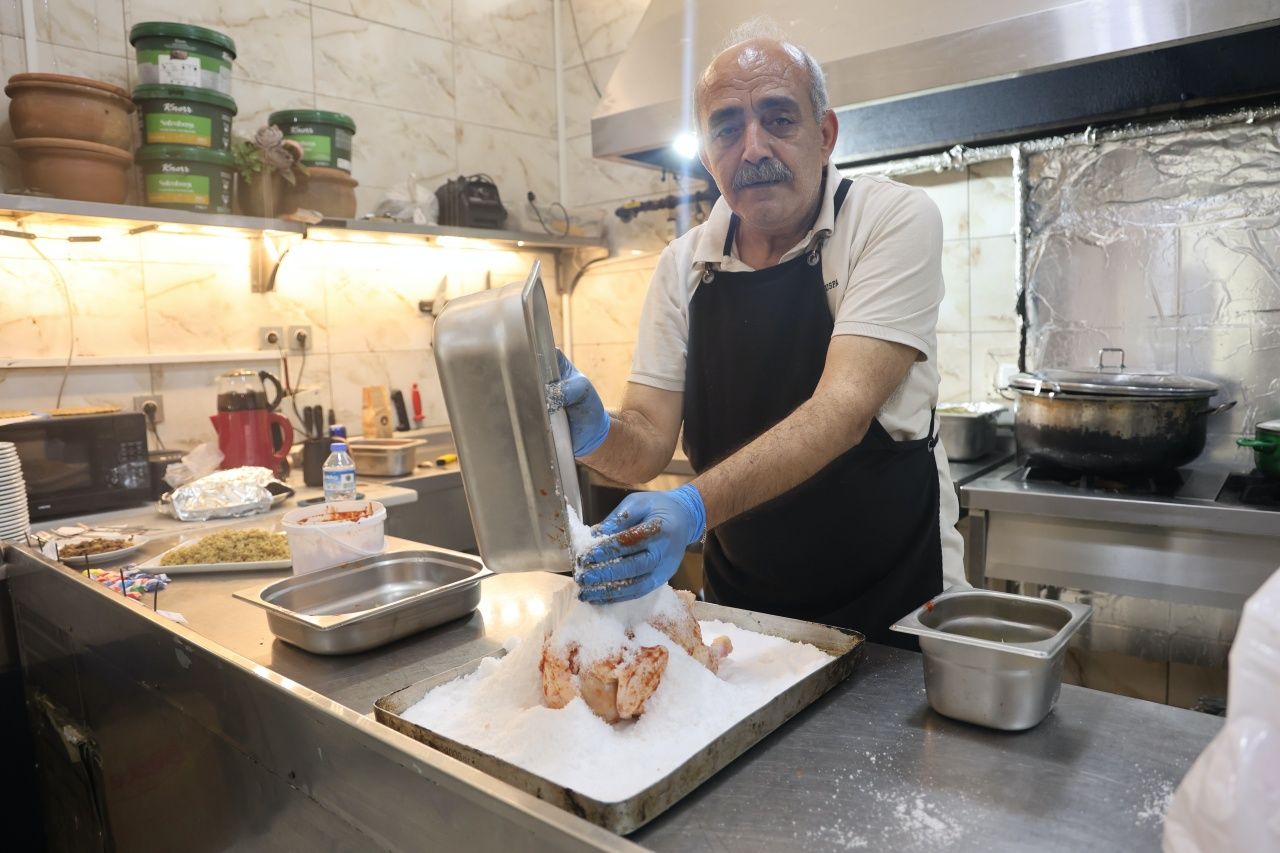 Gastronomi şehri parlıyor! Hatay’ın alevli lezzeti ‘tuzda tavuk’ tescilleniyor 3