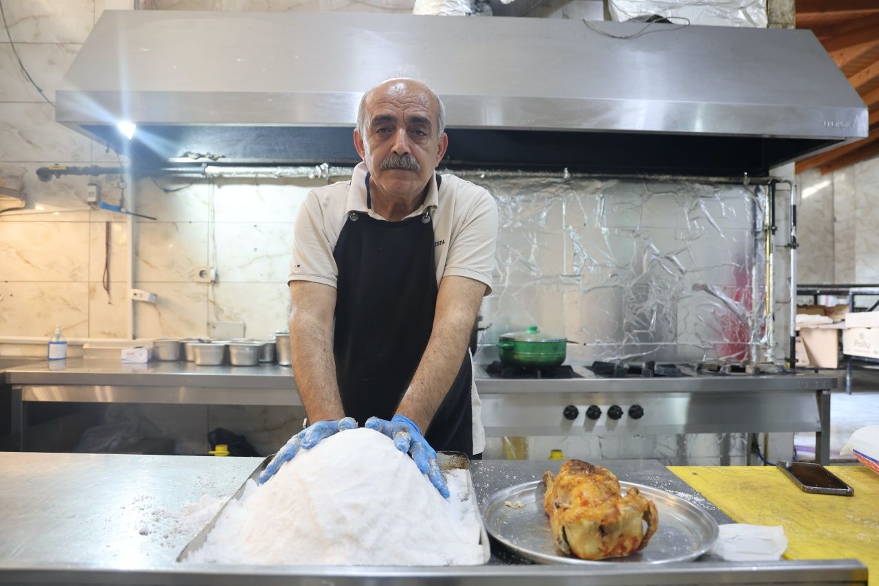 Gastronomi şehri parlıyor! Hatay’ın alevli lezzeti ‘tuzda tavuk’ tescilleniyor 6