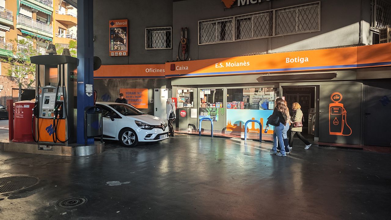 Ülke karanlığa gömüldü! İspanya'da OHAL ilan edildi! Havalimanları kapandı trenler durdu! 10