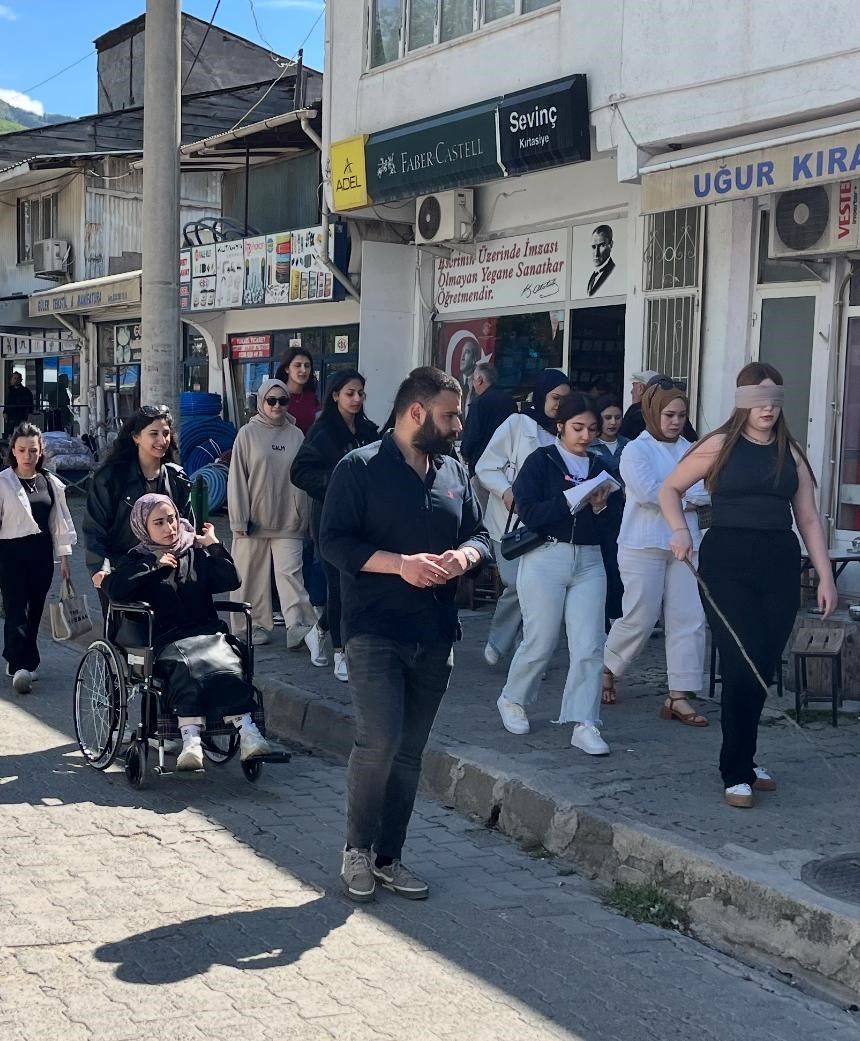 Artvin’de yürekleri ısıtan etkinlik! Öğrenciler engelli bireylerin yaşamına empatiyle dokundu 1