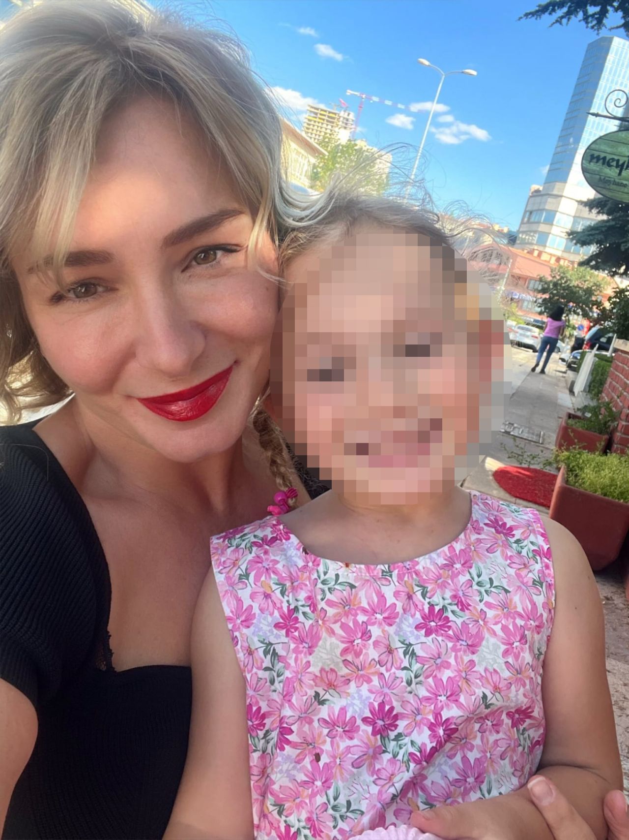 Fethiye'de fıkra gibi boşanma davası: Kızını babasıyla görüşmeye 43 dakika geç götürdü diye 3 gün hapsi istendi 4