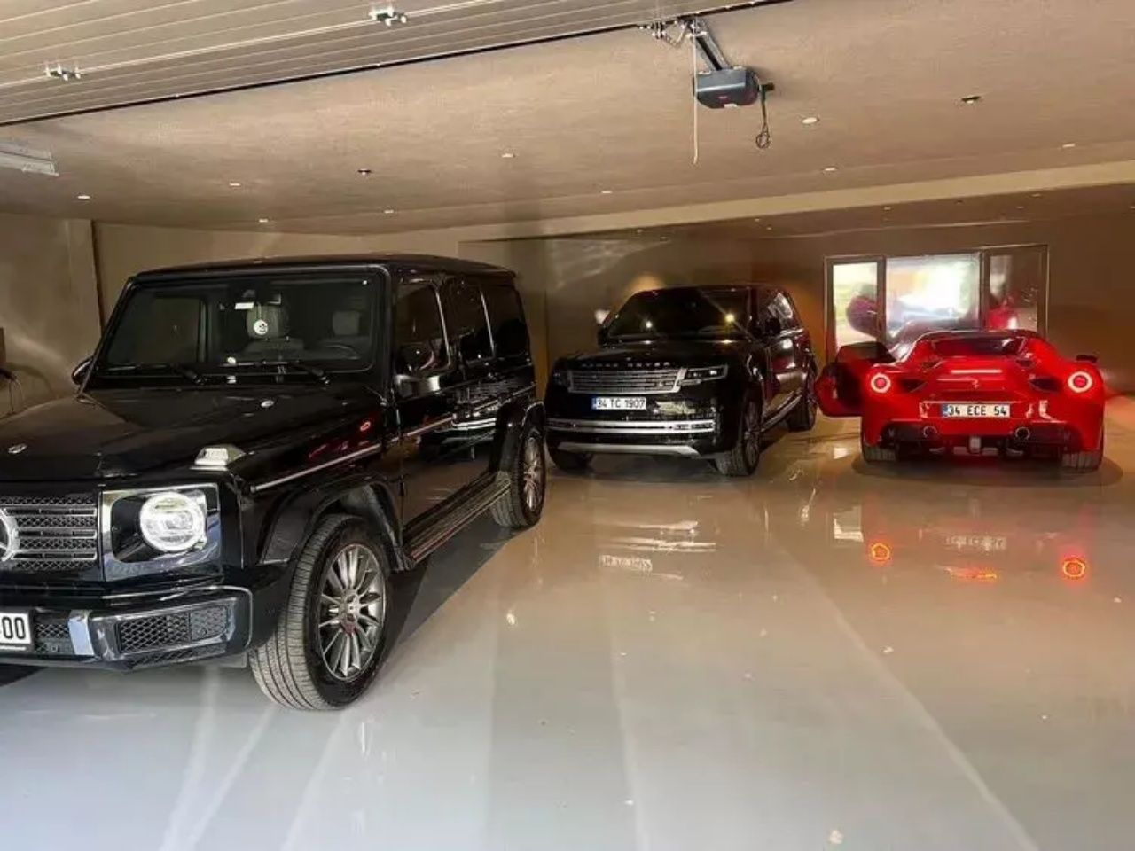 İstanbul'da yolsuzluk operasyonu! Lüks otomobilleri otoparkta gizlediler, milyonluk araçlara el konuldu 2