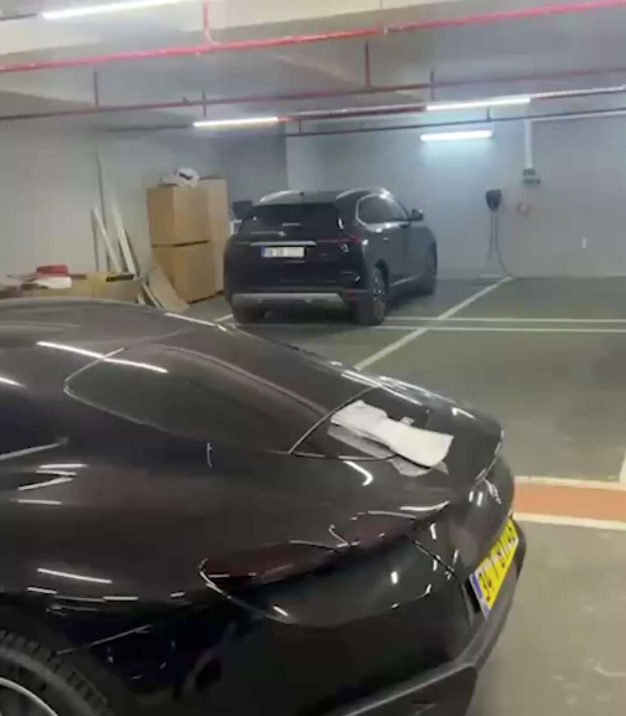 İstanbul'da yolsuzluk operasyonu! Lüks otomobilleri otoparkta gizlediler, milyonluk araçlara el konuldu 4