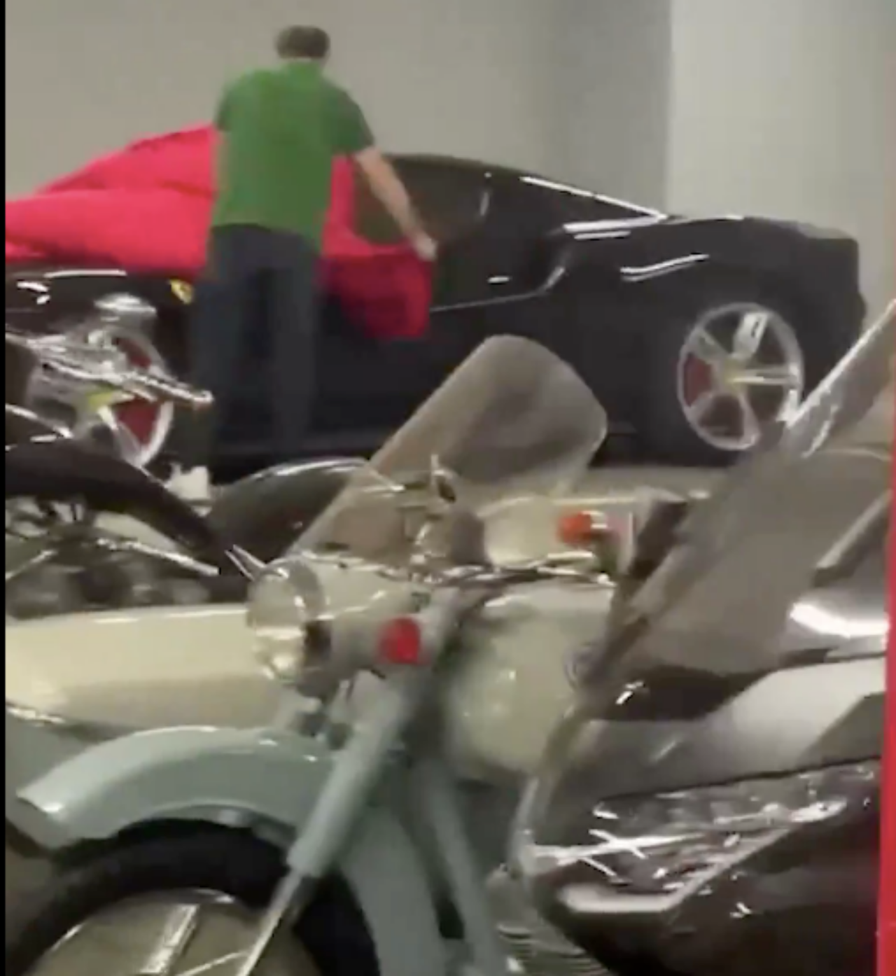 İstanbul'da yolsuzluk operasyonu! Lüks otomobilleri otoparkta gizlediler, milyonluk araçlara el konuldu 8