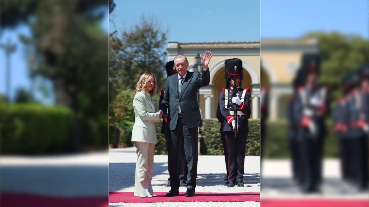Cumhurbaşkanı Erdoğan Roma'da, İtalya Başbakanı Meloni tarafından resmi törenle karşılandı 1