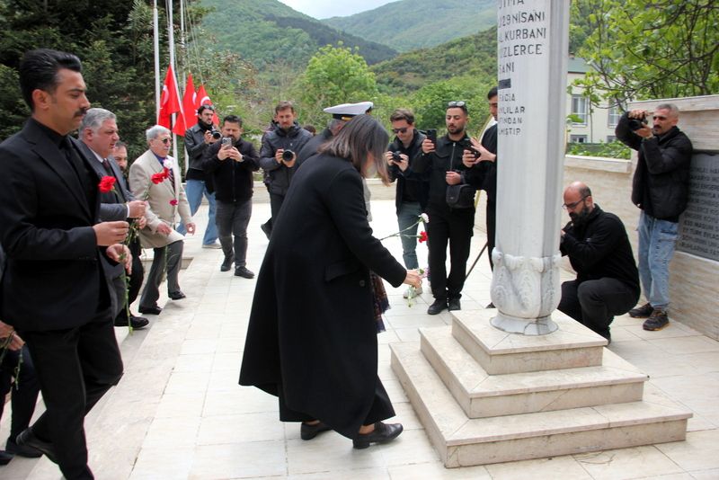 Yalova’da Kocadere şehitleri duygusal törenle anıldı! 830 masumun hatırası yaşatılıyor! 2