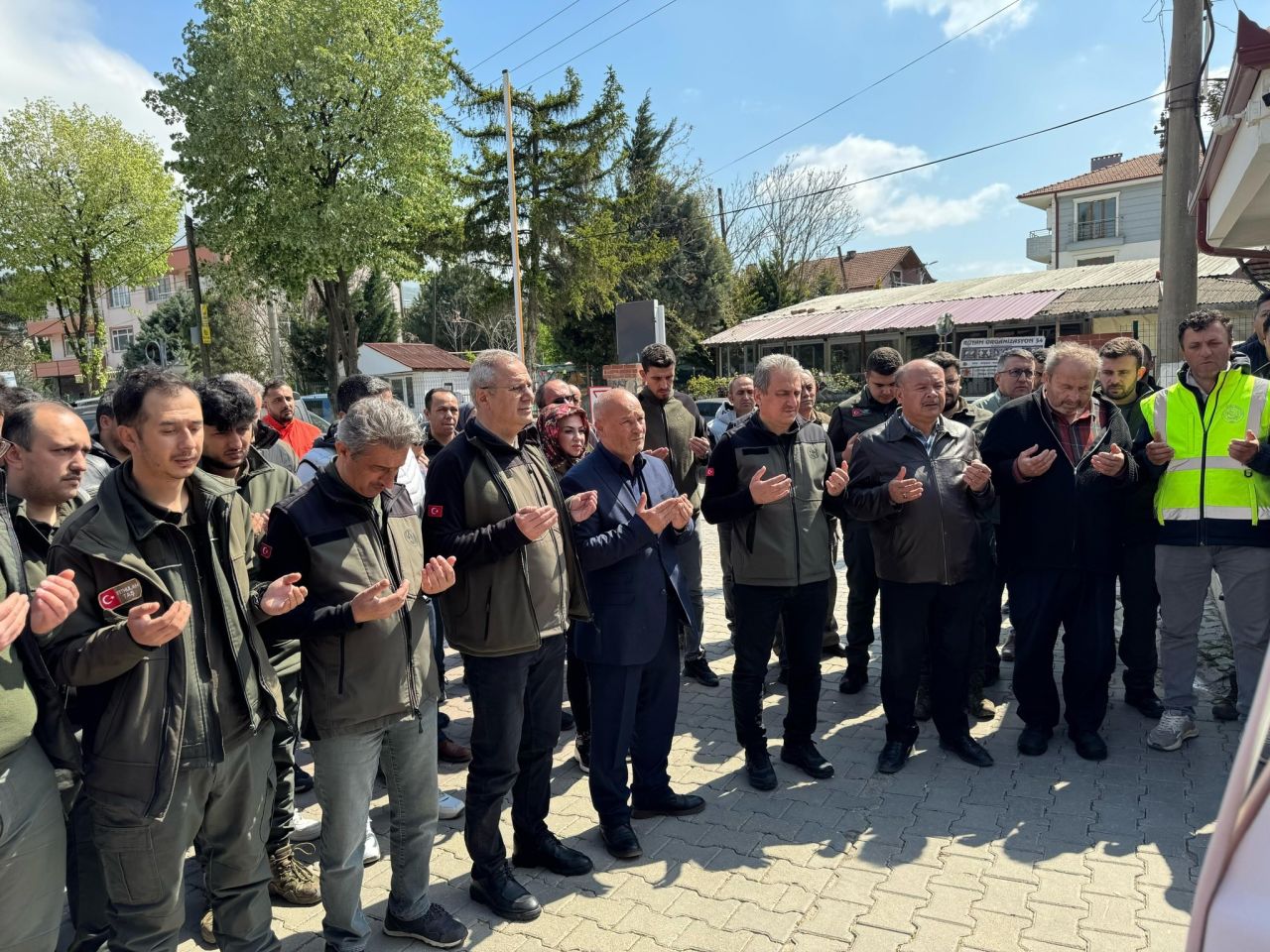 Sakarya’da hüzünlü veda! Kazada hayatını kaybeden orman muhafaza memuru Ümit Akyel son yolculuğuna uğurlandı 1