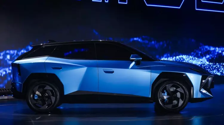 Ünlü markanın yeni otomobili gündem oldu! Türkiye fiyatı piyasayı karıştıracak 9