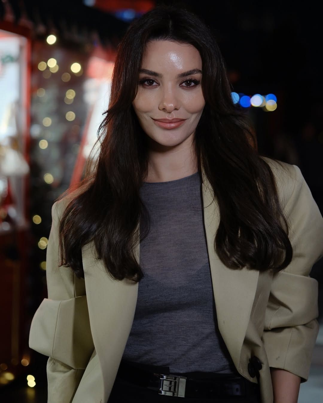 Dünyanın en seksi kadınıyla poz verdi! Sosyal medyayı kasıp kavuran kare! Hazal Filiz Küçükköse, Sydney Sweeney ve Emily Ratajkowski ile bir araya geldi 1