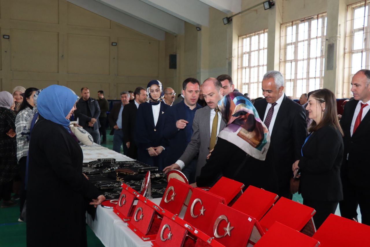 Oltu’da ev hanımlarına güç veren proje! ADEM’den mesleki eğitim ve ekonomik kazanç 3