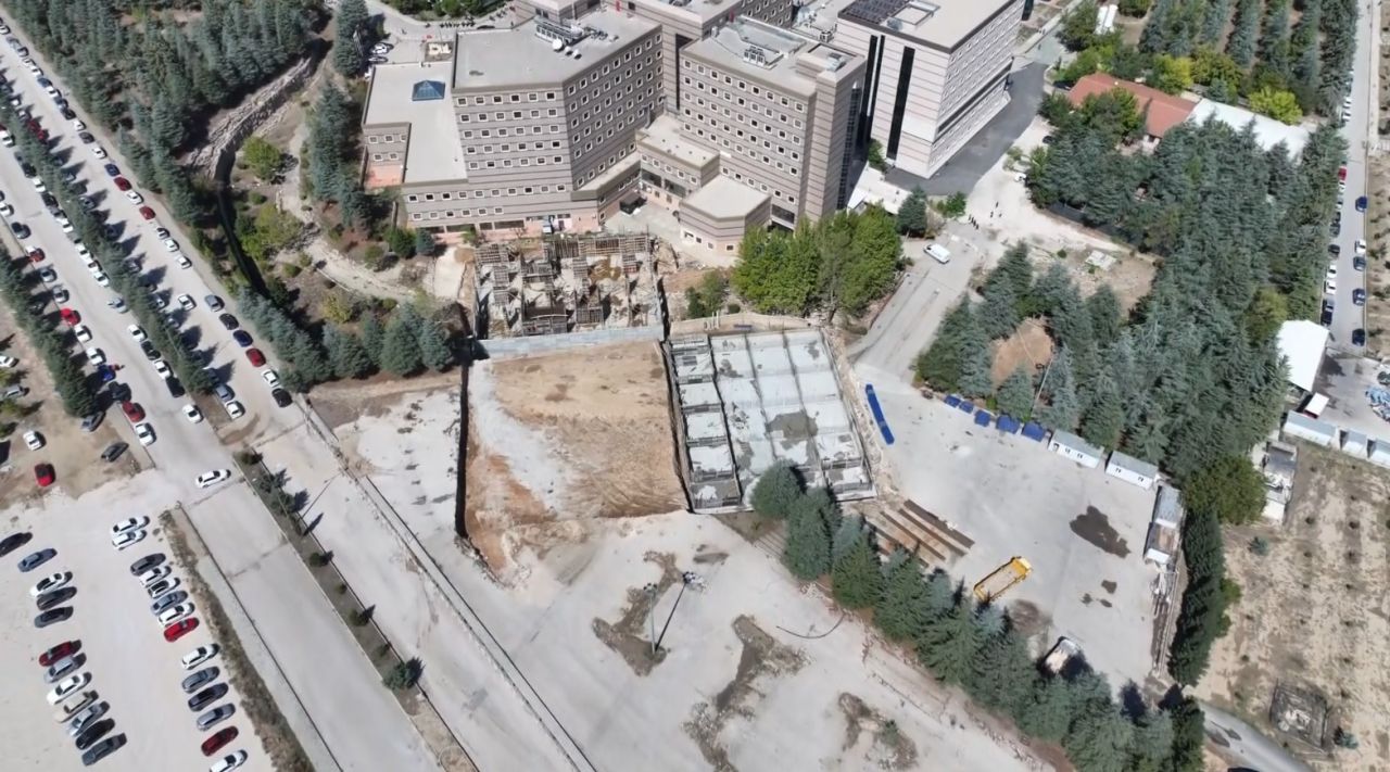 Isparta’da yürek ısıtan bağış! Yaşlı çift, biriktirdiği 7,2 gram altını yoğun bakıma hediye etti 4