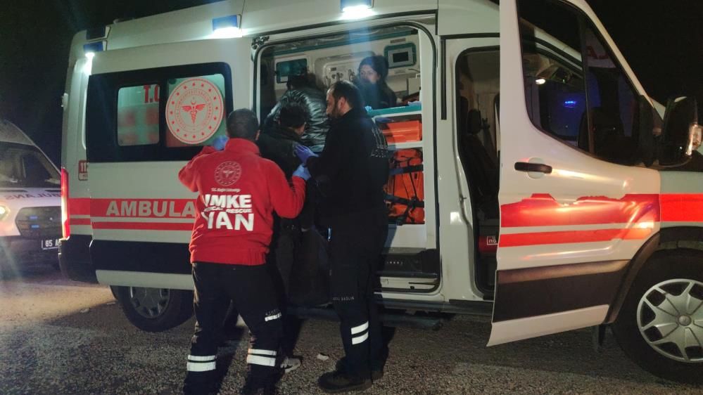 Van’da feci kaza: Yolcu otobüsü devrildi, 28 yaralı! Ortalık savaş alanına döndü... 2