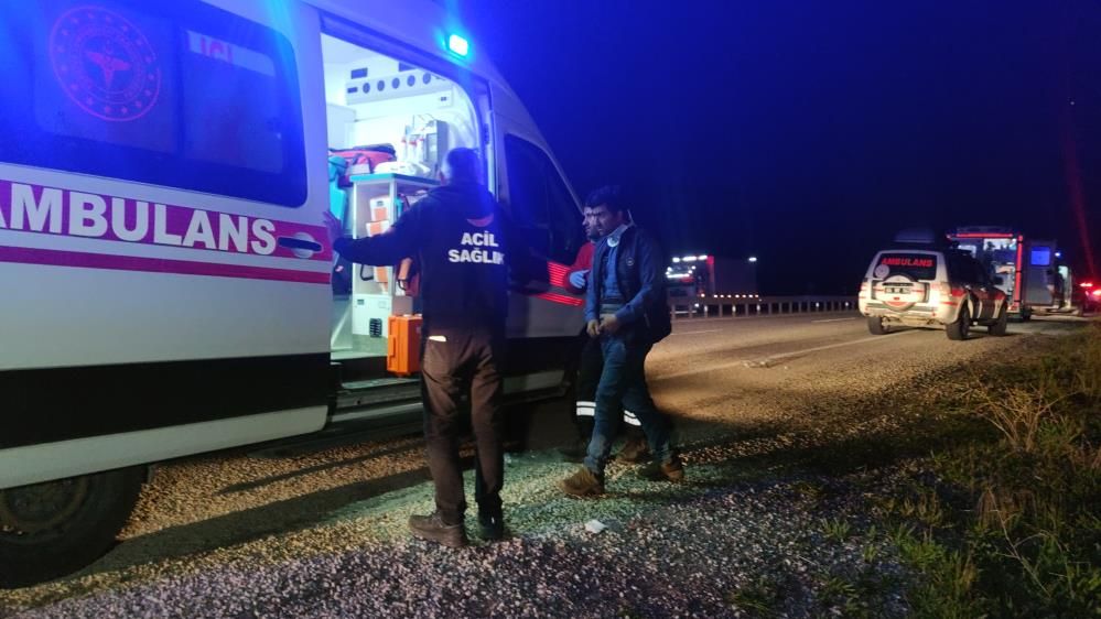 Van’da feci kaza: Yolcu otobüsü devrildi, 28 yaralı! Ortalık savaş alanına döndü... 8