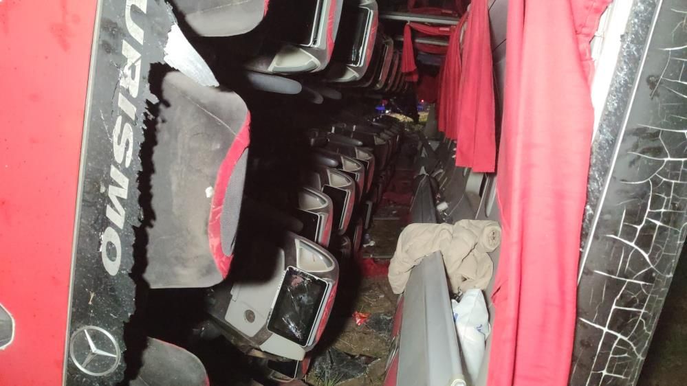 Van’da feci kaza: Yolcu otobüsü devrildi, 28 yaralı! Ortalık savaş alanına döndü... 6
