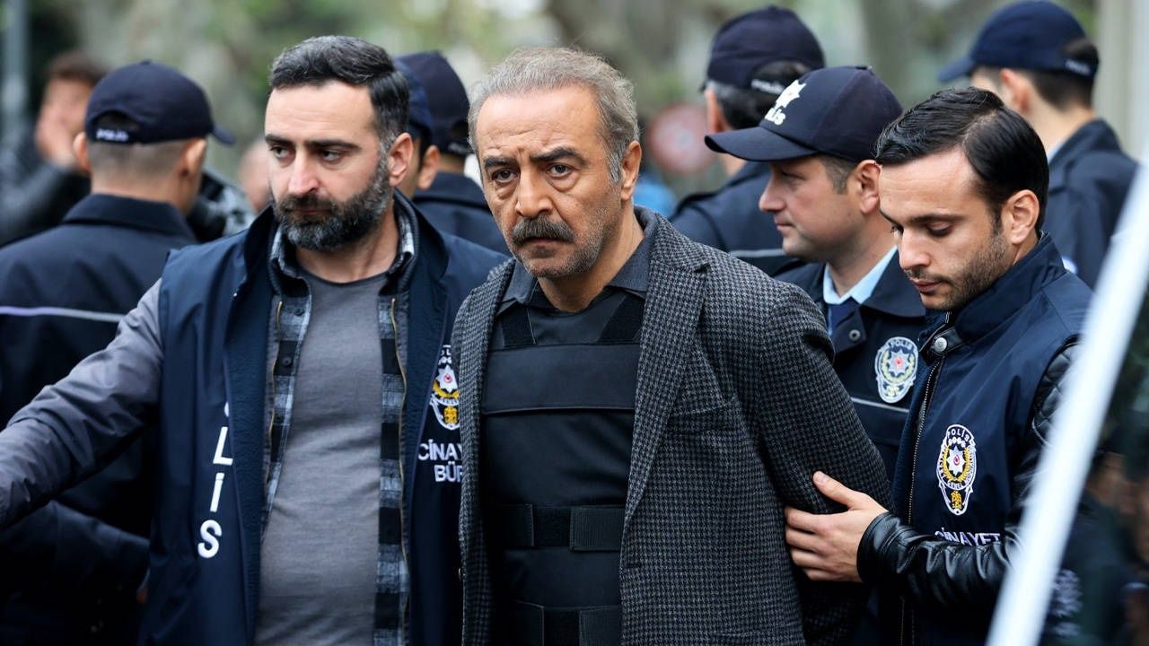 Yılmaz Erdoğan, İnci Taneleri için final kararı aldı! Kanal D'den izin çıkmadı: 3. sezonda da ekranda olacak 5